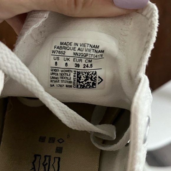White Converse Chuck Taylors - Women’s 8 - Picture 7 of 7